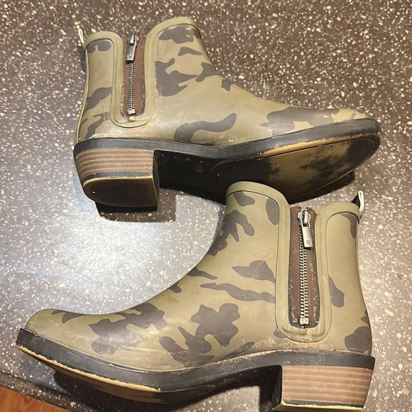Lucky Brand Camo Print Basel H2O Chelsea Rain Boots Size 9 - Picture 3 of 5